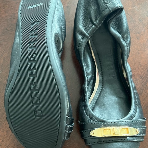 AUTHENTIC BURBERRY BALLERINA FLAT SHOE W/ ADORNED WITH GOLD BUCKLE - Picture 3 of 9